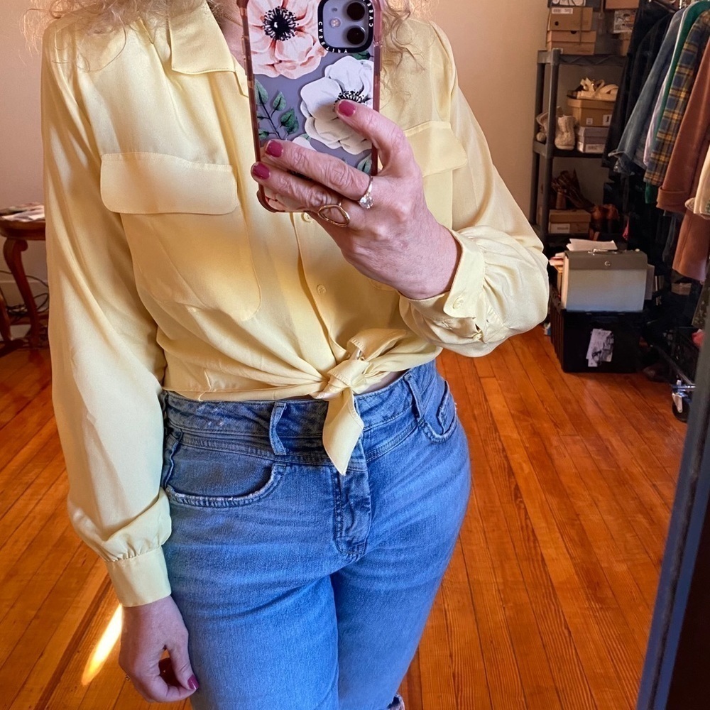 Vintage Soft butter Yellow Full Sleeves Blouse Collared - Picture 4 of 15
